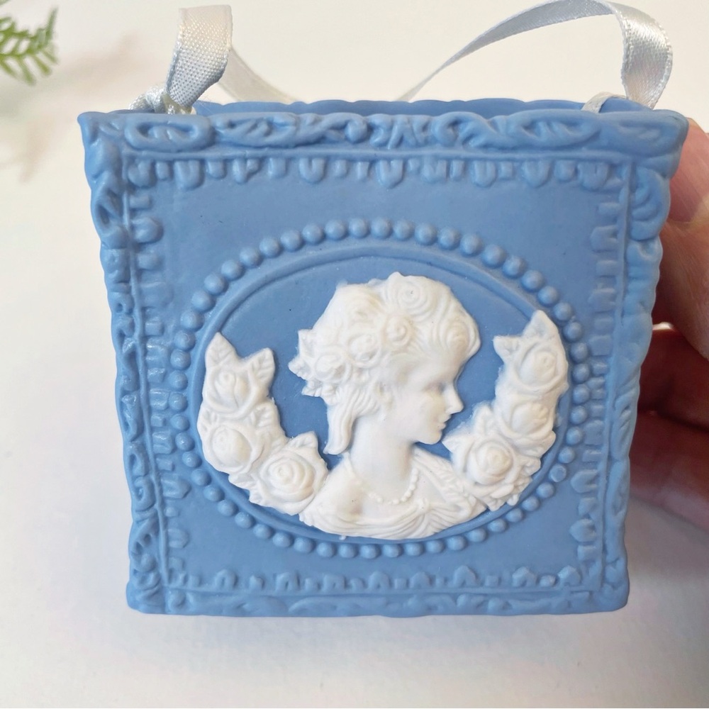 Blue Jasperware White Cameo Vase with Ribbon Handle Ornate Victorian Decor - Picture 2 of 8